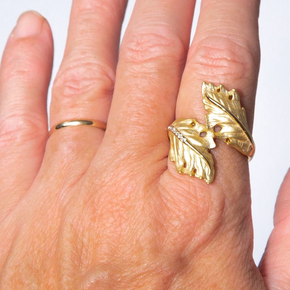 Gold tone leaf wrap ring crystals  Roberto by RFM Cortona Collection